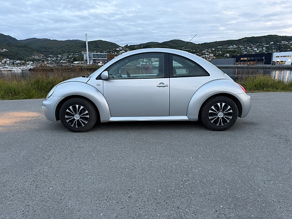 Volkswagen New Beetle 5 of 9