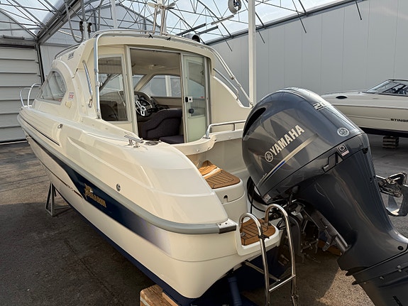 Strøken Yamarin 68 Cabin. Yamaha F200 fra 2022. Ankervinsj. Varmer. 191 timer! 3 of 30