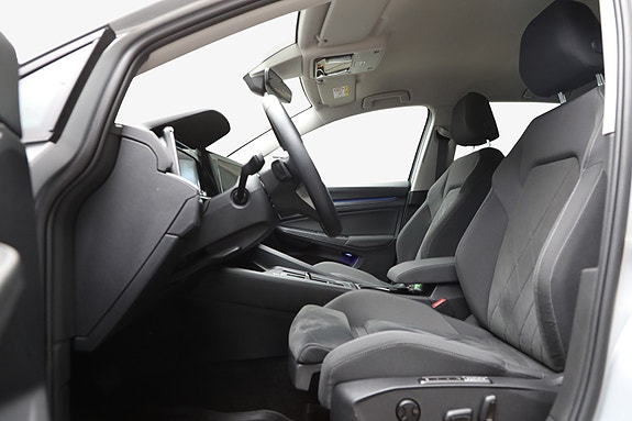 Volkswagen Golf VIII 12 of 30