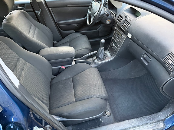 Toyota Avensis 16 of 19