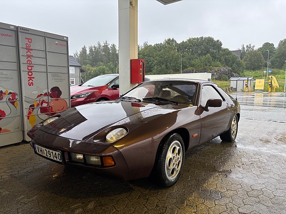 Porsche 928 4 of 7