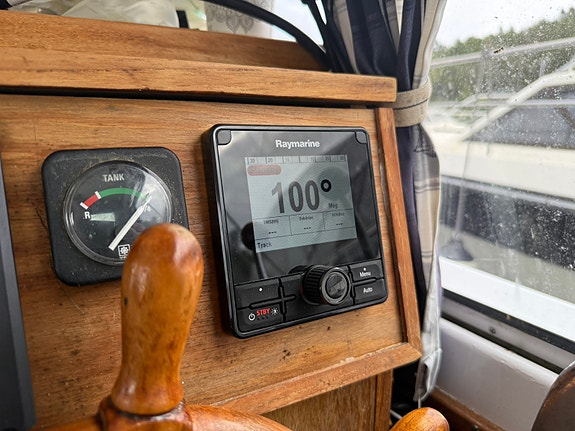 Snekling 25 med Volvo Penta D1-30, autopilot, radar og teineutstyr selges 13 of 25