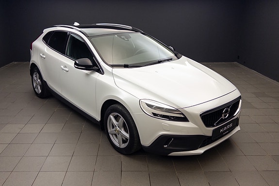 Volvo V40 Cross Country 2 of 30