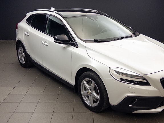 Volvo V40 Cross Country 3 of 30