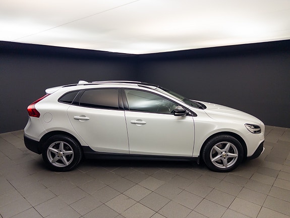 Volvo V40 Cross Country 5 of 30