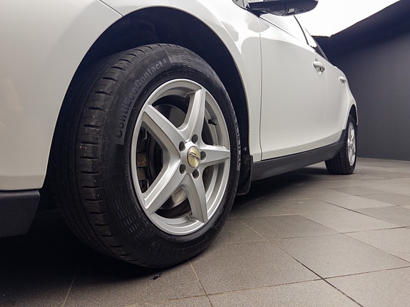 Volvo V40 Cross Country 18 of 30