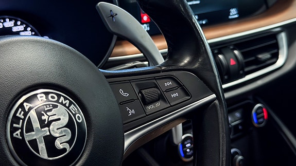 Alfa Romeo Stelvio 25 of 30