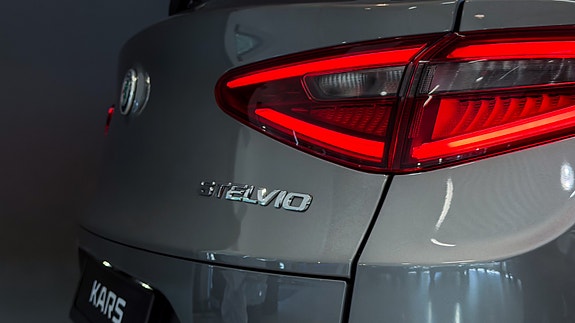 Alfa Romeo Stelvio 15 of 30