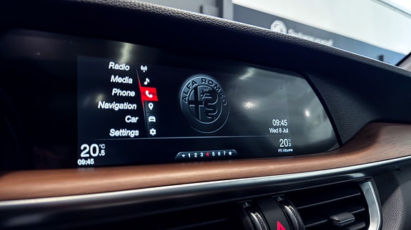 Alfa Romeo Stelvio 30 of 30
