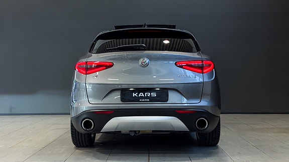 Alfa Romeo Stelvio 6 of 30