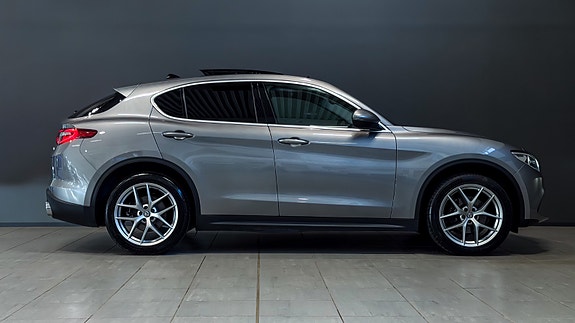 Alfa Romeo Stelvio 8 of 30