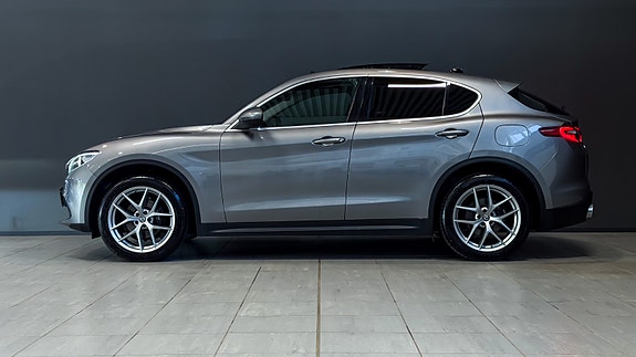 Alfa Romeo Stelvio 2 of 30