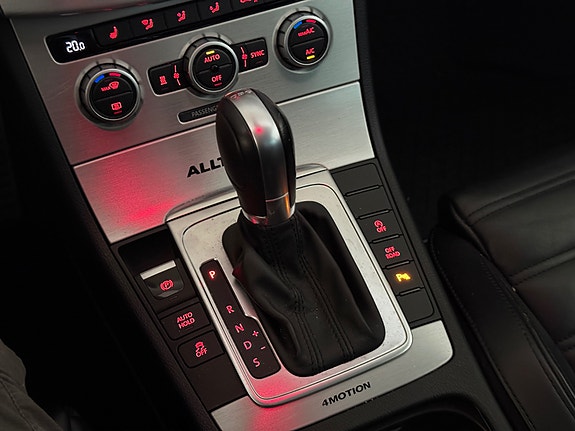 Volkswagen Passat Alltrack 18 of 22