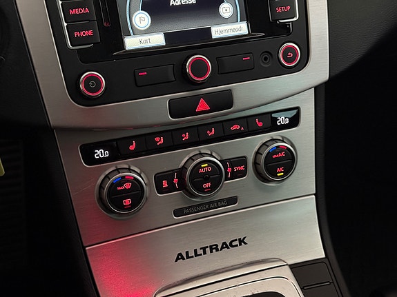 Volkswagen Passat Alltrack 17 of 22