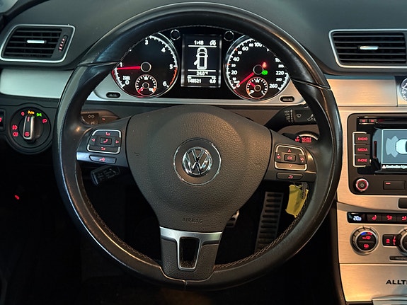 Volkswagen Passat Alltrack 12 of 22