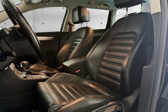 Volkswagen Passat Alltrack 19 of 22