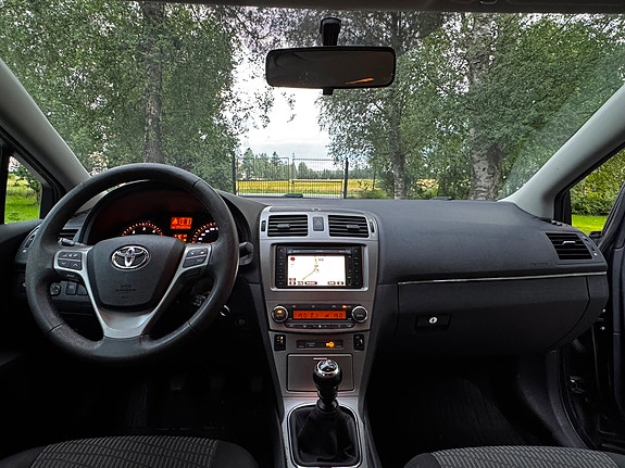Toyota Avensis 9 of 9