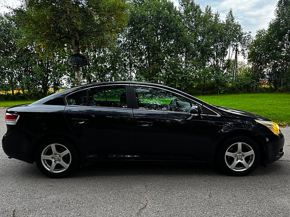 Toyota Avensis 6 of 9