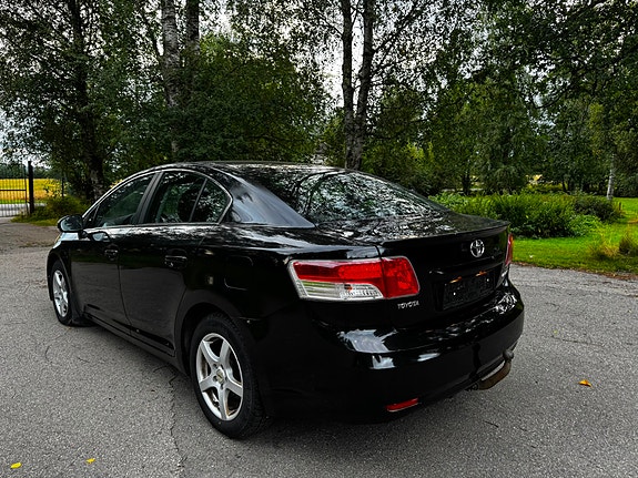 Toyota Avensis 3 of 9