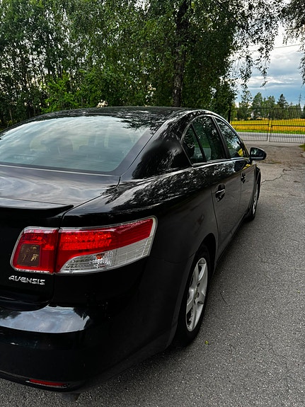 Toyota Avensis 5 of 9