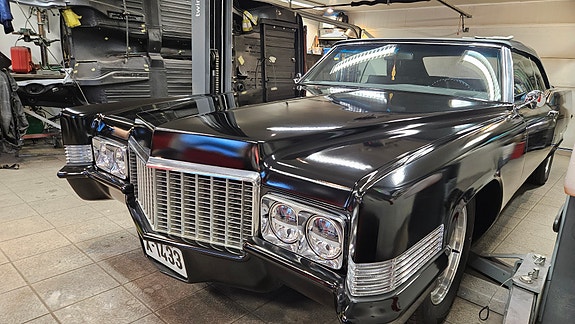 Cadillac Deville 5 of 30