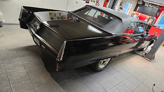 Cadillac Deville 6 of 30