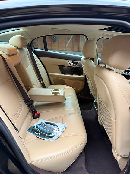 Jaguar XF 13 of 22