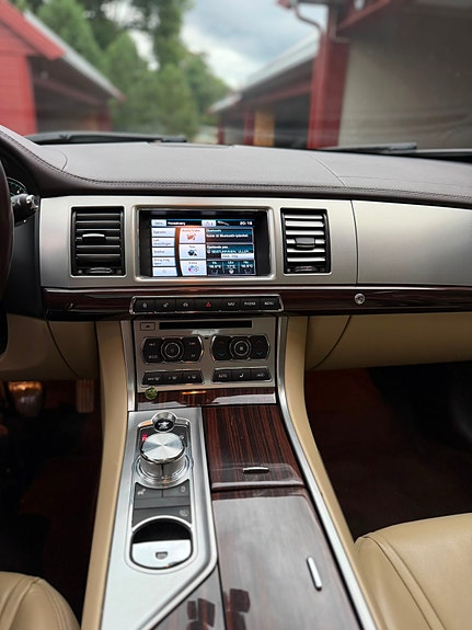Jaguar XF 15 of 22