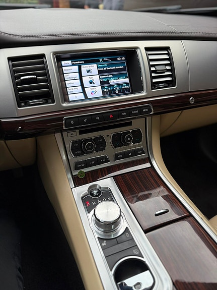 Jaguar XF 21 of 22