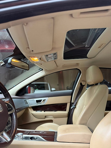 Jaguar XF 19 of 22