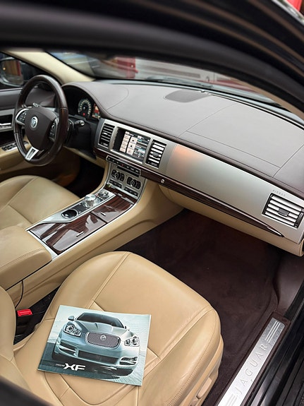 Jaguar XF 16 of 22