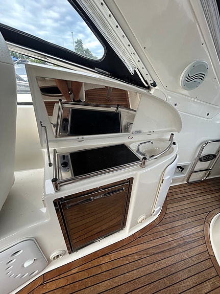 Bavaria 33 Sport - Teak dollbord, Aggregat, Solcelle, Ferskvannskjørt 13 of 30