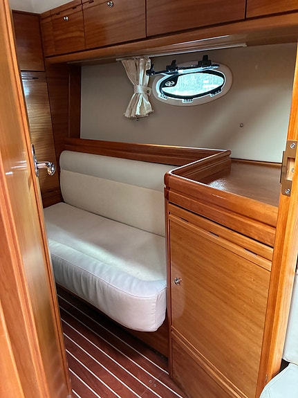 Bavaria 33 Sport - Teak dollbord, Aggregat, Solcelle, Ferskvannskjørt 28 of 30