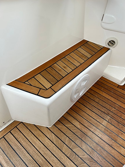 Bavaria 33 Sport - Teak dollbord, Aggregat, Solcelle, Ferskvannskjørt 19 of 30