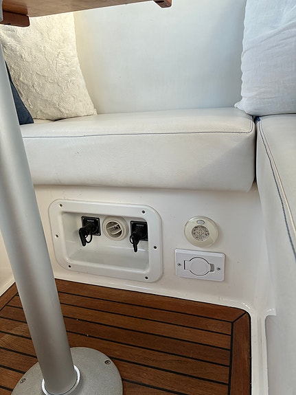 Bavaria 33 Sport - Teak dollbord, Aggregat, Solcelle, Ferskvannskjørt 21 of 30