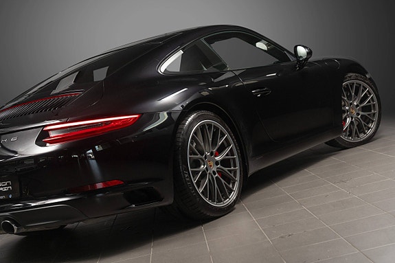 Porsche 911 Carrera S 7 of 30