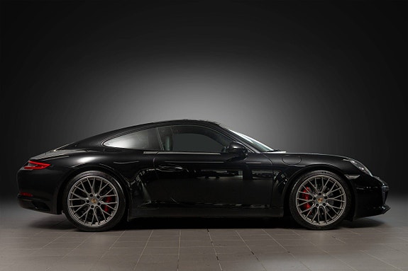 Porsche 911 Carrera S 18 of 30