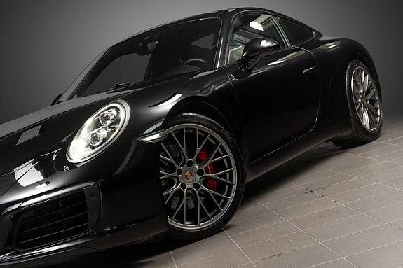 Porsche 911 Carrera S 15 of 30