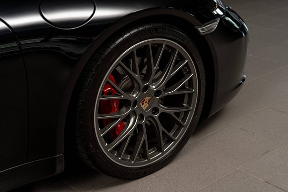 Porsche 911 Carrera S 21 of 30