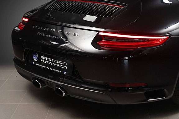 Porsche 911 Carrera S 8 of 30