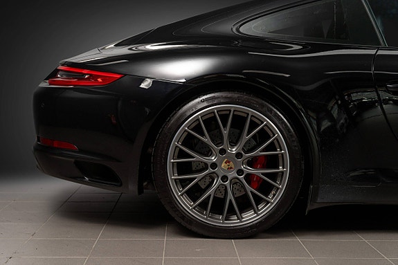 Porsche 911 Carrera S 19 of 30