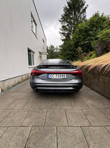 Audi e-tron GT 8 of 13