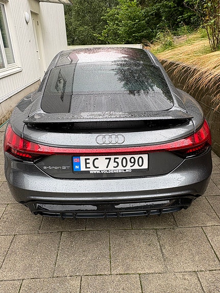 Audi e-tron GT 9 of 13
