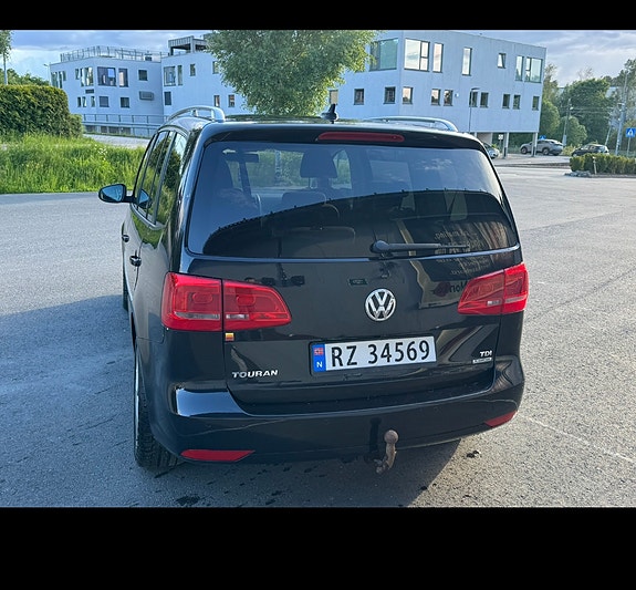 Volkswagen Touran 2 of 19