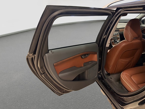 Volvo V70 12 of 30