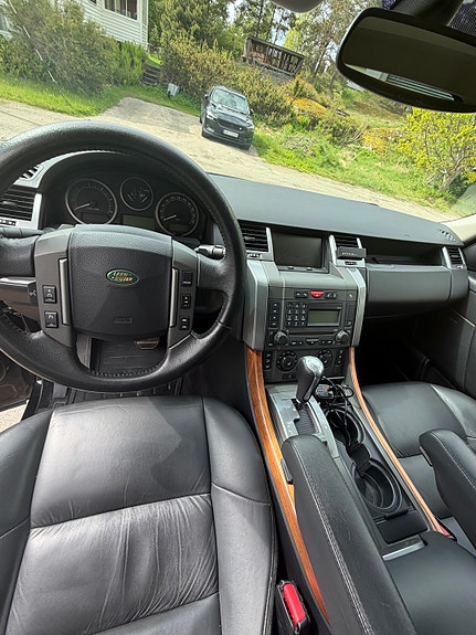 Land Rover Range Rover Sport 8 of 10