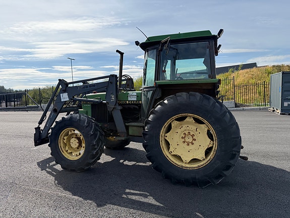 John Deere 2040 7 of 30