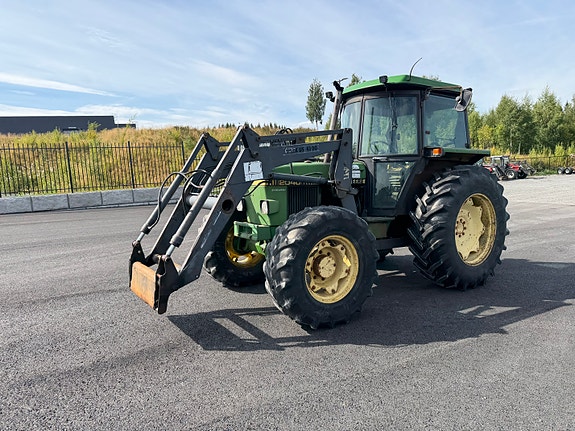 John Deere 2040 3 of 30