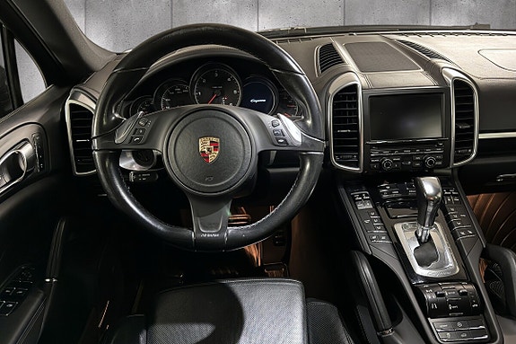 Porsche Cayenne 17 of 18