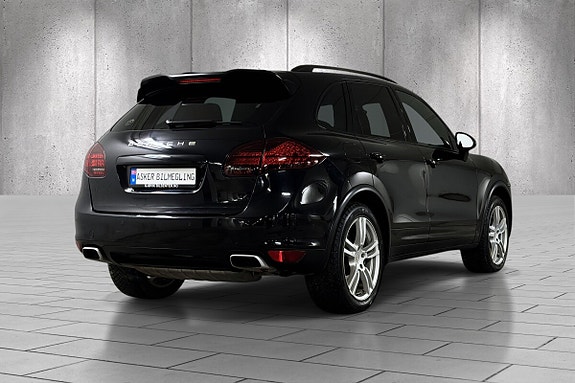 Porsche Cayenne 4 of 18